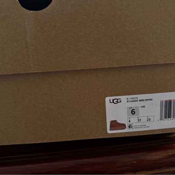 UGG Women Dipper Boots - Picture 5 of 5